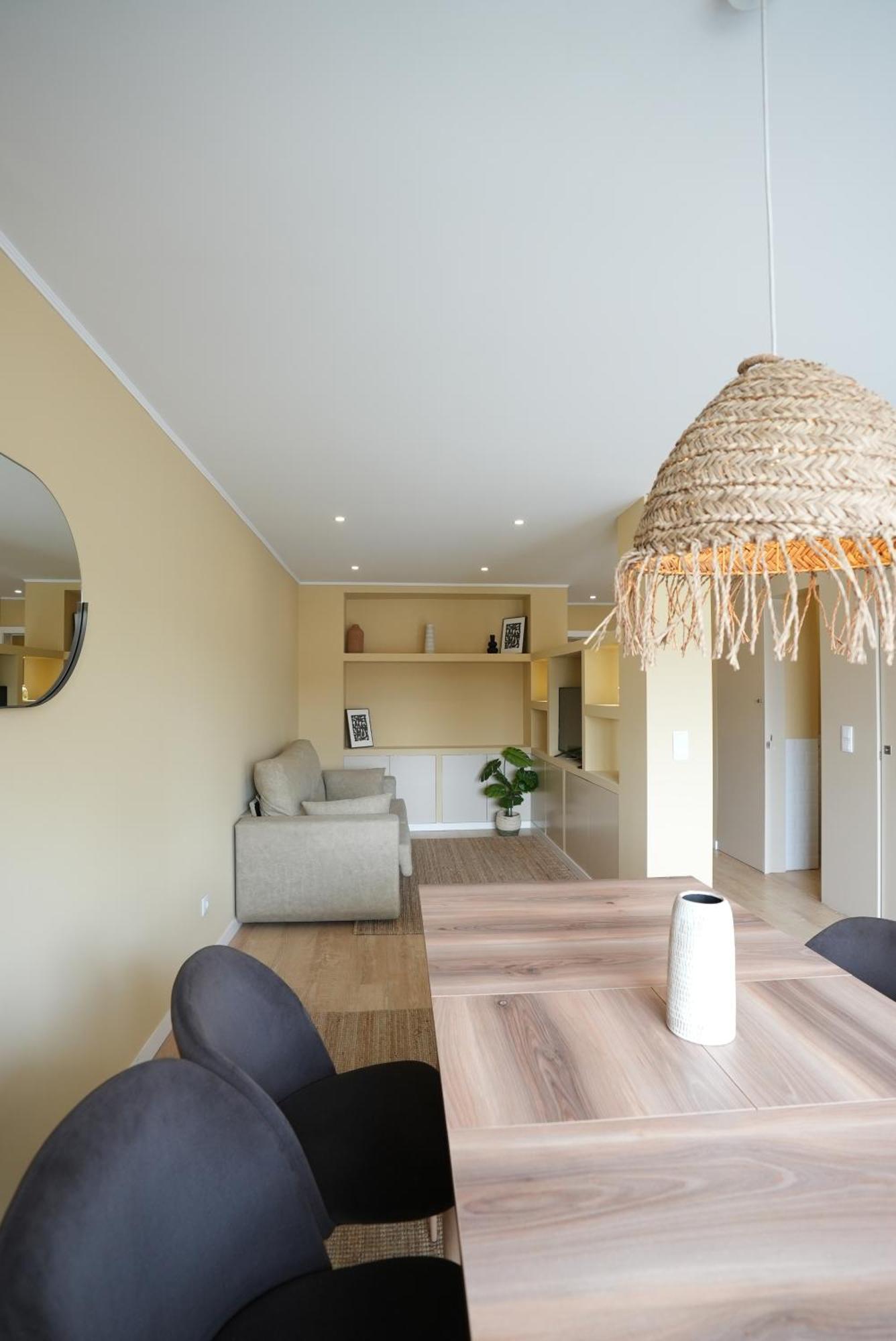 On - Family - Free Parking & Pet Friendly Apartment