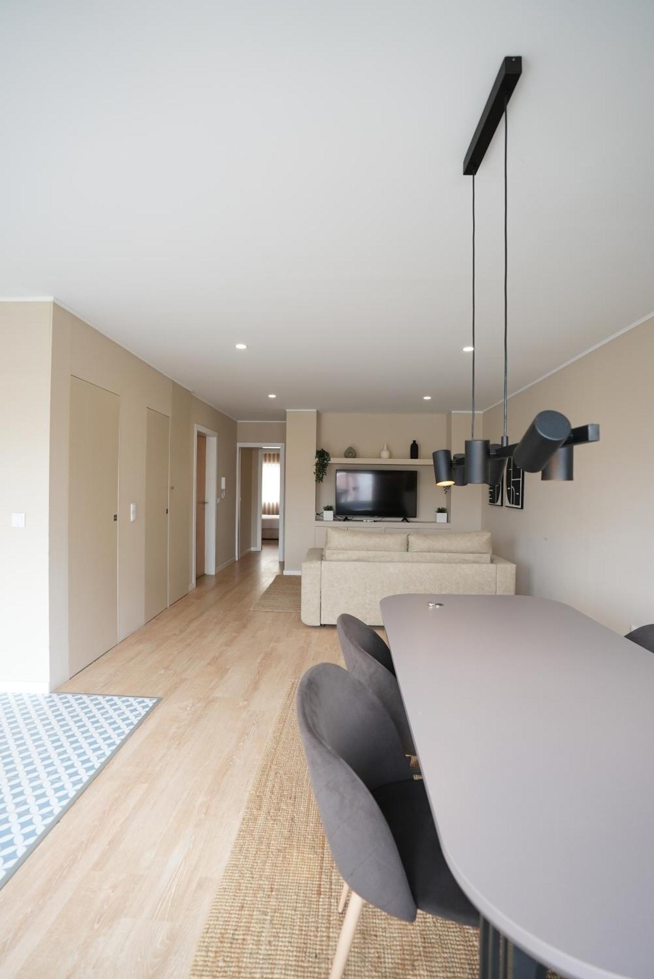 On - Family - Free Parking & Pet Friendly Apartment *